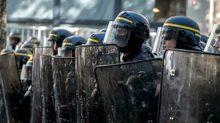Poliția din Franța, acuzată că a mutilat adolescenți la protestele din școli. Aproape 6.800 de minori, arestați