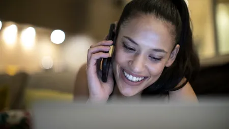 Noua FOBIE a erei digitale. Tinerii români, tot mai speriați să vorbească la telefon