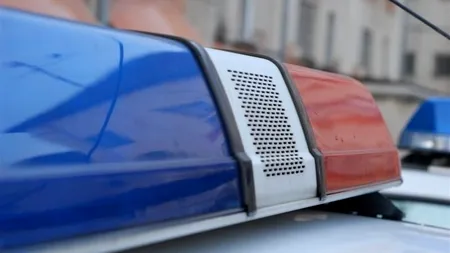 Și-a bătut soția de 16 ani, apoi a amenințat că își omoară fiica de trei luni. Polițiștii au luat casa cu asalt