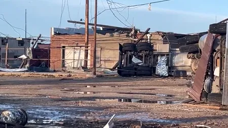 VIDEO | Trei persoane au murit și alte câteva zeci au fost rănite după ce o tornadă a devastat un oraș din Texas