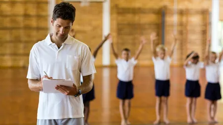 Tinerii români fac prea puțin SPORT la școală. Ce schimbări pregătește Ministerul Educației
