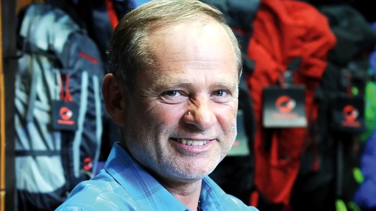 Un alpinist român și-a deschis cinci magazine pe o singură stradă din București