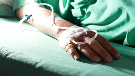 Alți cinci pacienți infectați cu COVID-19, transferați în străinătate