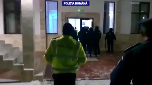 Petrecere de majorat, cu peste 40 de participanți, „spartă” de polițiștii din Dâmbovița. Ce amenzi s-au dat (VIDEO)