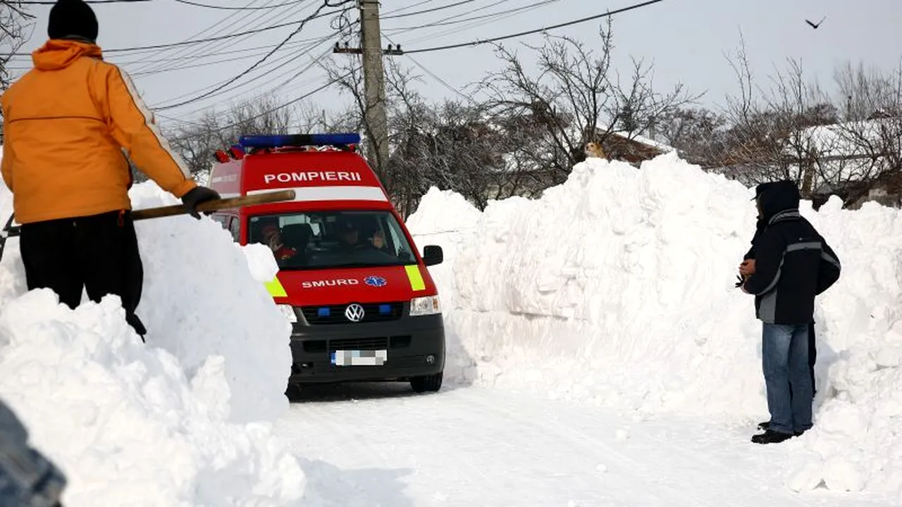 VREMEA. Două localități mai sunt izolate în Brăila; la Buzău au fost deszăpezite și ultimele două sate

