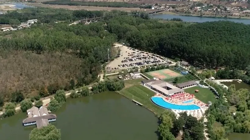 Un român a transformat un loc uitat de lume în cel mai mare parc de AGREMENT din țara noastră. Destinația turistică se află la 200 km de București