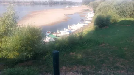 La Corabia, Dunărea are cel mai mic DEBIT din ultimii 30 de ani. Ambarcațiunile mari de agrement nu mai pot ieși în larg