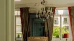 Jaf de un milion de euro la Paris: doi bărbați s-au cățărat pe fațada hotelului Plaza Athénée și au spart un apartament. Cu ce obiecte de valoare au reușit să fugă