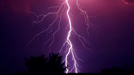 Meteorologii au emis un nou Cod galben de instabilitate atmosferică