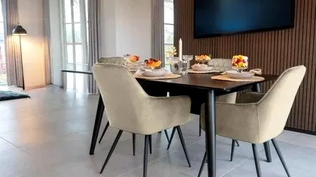 (P) Texturi moi, linii curate: scaune de living pentru un decor relaxant și chic