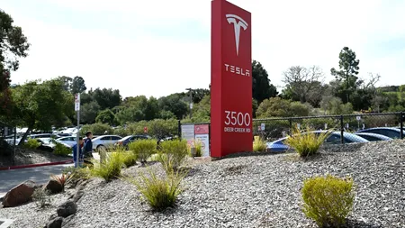 TESLA avertizează că ar avea de suferit ca urmare a „războiului” taxelor vamale