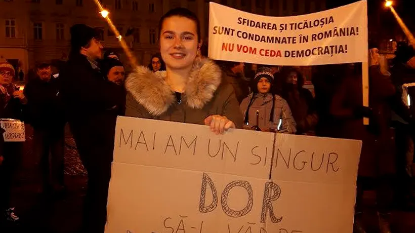 Peste 4.000 de persoane protestează la Constanța și peste 1.500 la Arad