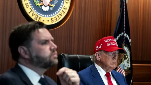 Trump intră în scenă: Iranul privește spre libertate, poate cum nu a mai făcut-o niciodată. SUA sunt gata să ajute!