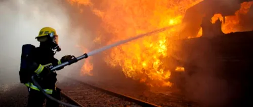 Locomotiva unui marfar a luat foc: circulația este întreruptă între Simeria și Petroșani