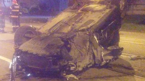 Grav accident în Botoșani. S-a răsturnat cu mașina în centrul orașului - Galerie FOTO