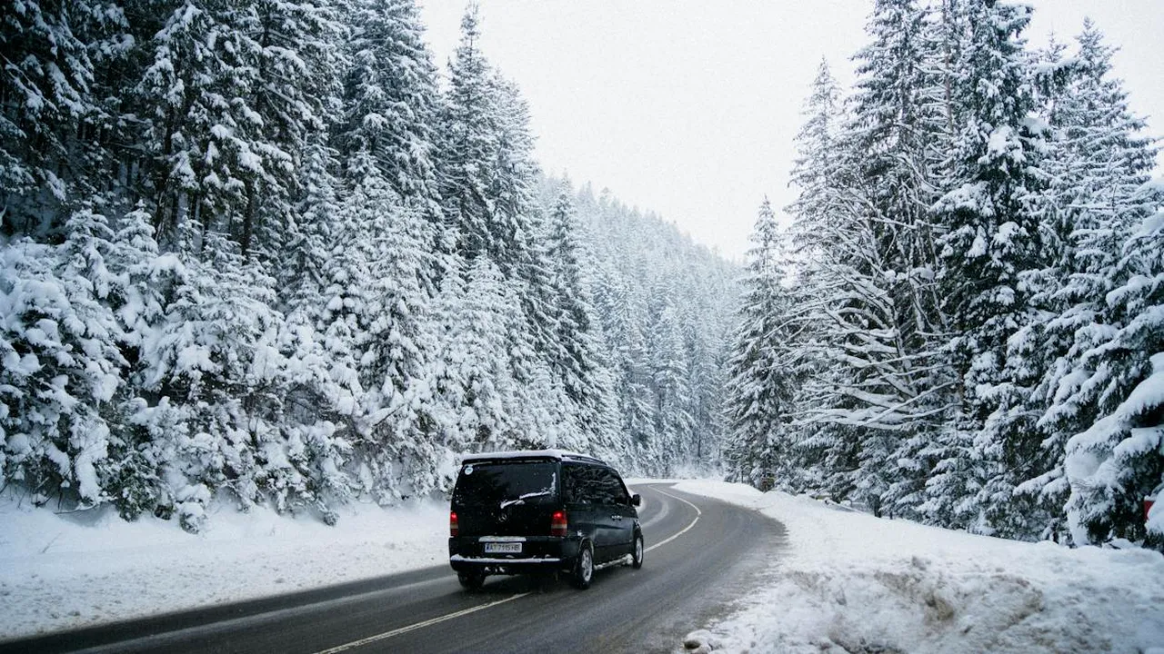 Ce este GHEAȚA NEAGRĂ, pericolul de pe șosele în timpul iernii. Titi Aur: „Aderența se schimbă de la una bună la una rea”