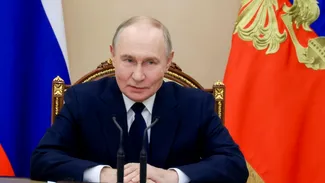 Cum arată „Vladimir Putin” în filmul american „Vrăjitorul de la Kremlin”. Cine îl joacă pe președintele rus