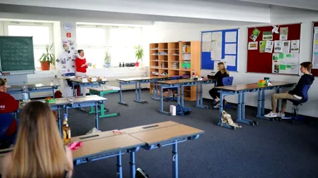 Orașul din România în care toate școlile trec pe „scenariul galben”!