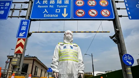 FOTO - VIDEO | China anunță cel mai mare lockdown. Orașul Shanghai va fi închis, timp de 9 zile. Parcul World Expo a fost transformat într-o tabără uriașă de carantină