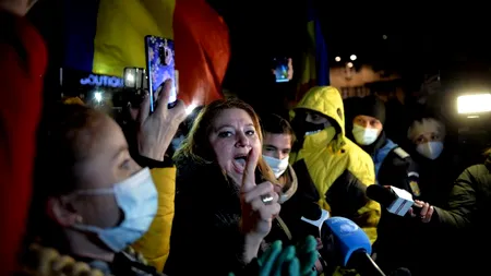Diana Şoşoacă și-a certat locotenenții din partid pe motiv că au cerut de mâncare. „De unde bă, să mai am bani?”