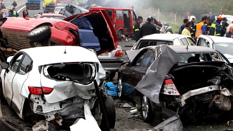 Un șofer român a provocat în Grecia un accident soldat cu patru morți și cel puțin 20 de răniți - GALERIE FOTO - UPDATE