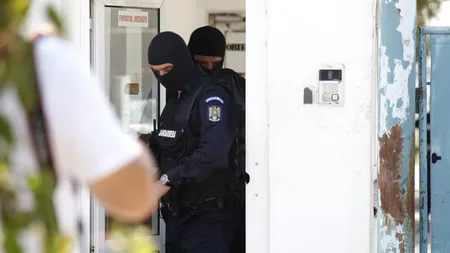 Un elev care a intrat cu un pistolul într-un liceu din Arad, căutat de zeci de polițiști și jandarmi