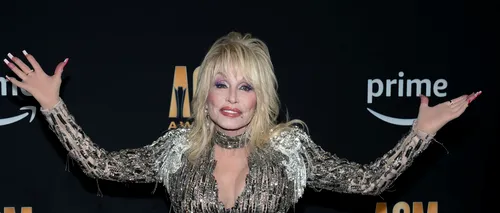 Dolly Parton spune că nu intenționează să se retragă: „Sper să mor pe scenă, în timp ce cânt”