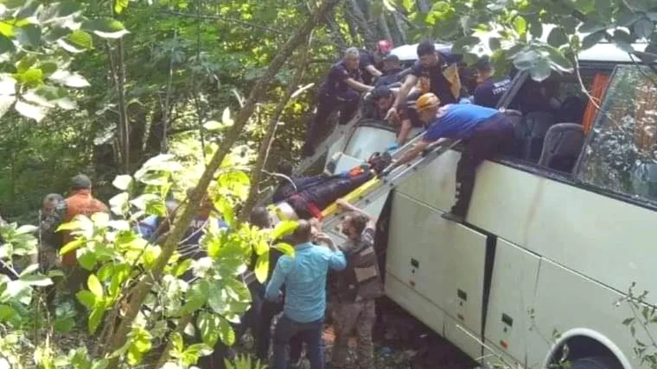 Accident cu victime multiple, în Turcia. Un autobuz plin cu turiști s-a răsturnat într-o râpă