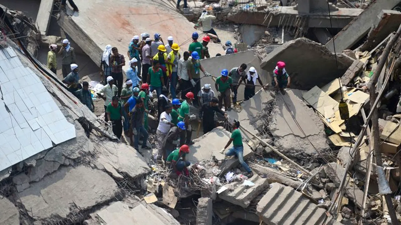 Două clădiri s-au prăbușit în India. Zeci de morți și răniți