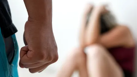 Senatul a adoptat legea care pedepsește femicidul. Proiectul merge acum la Camera Deputaților