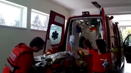 Momente șocante în Mioveni: și-a dat foc pentru că polițiștii au refuzat să-i aducă înapoi iubita. Femeia a fugit de la el și avea și ordin de restricție