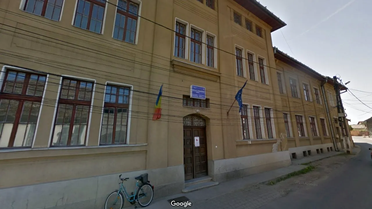 Noul spital din Lipova, Arad, se degradează pe zi ce trece, în timp ce bolnavii COVID sunt duși în alte județe