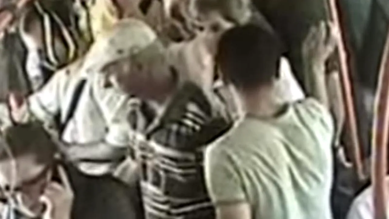 O sută de furturi raportate într-o singură lună. Cum acționează hoții în mijloacele de transport în comun RATB
