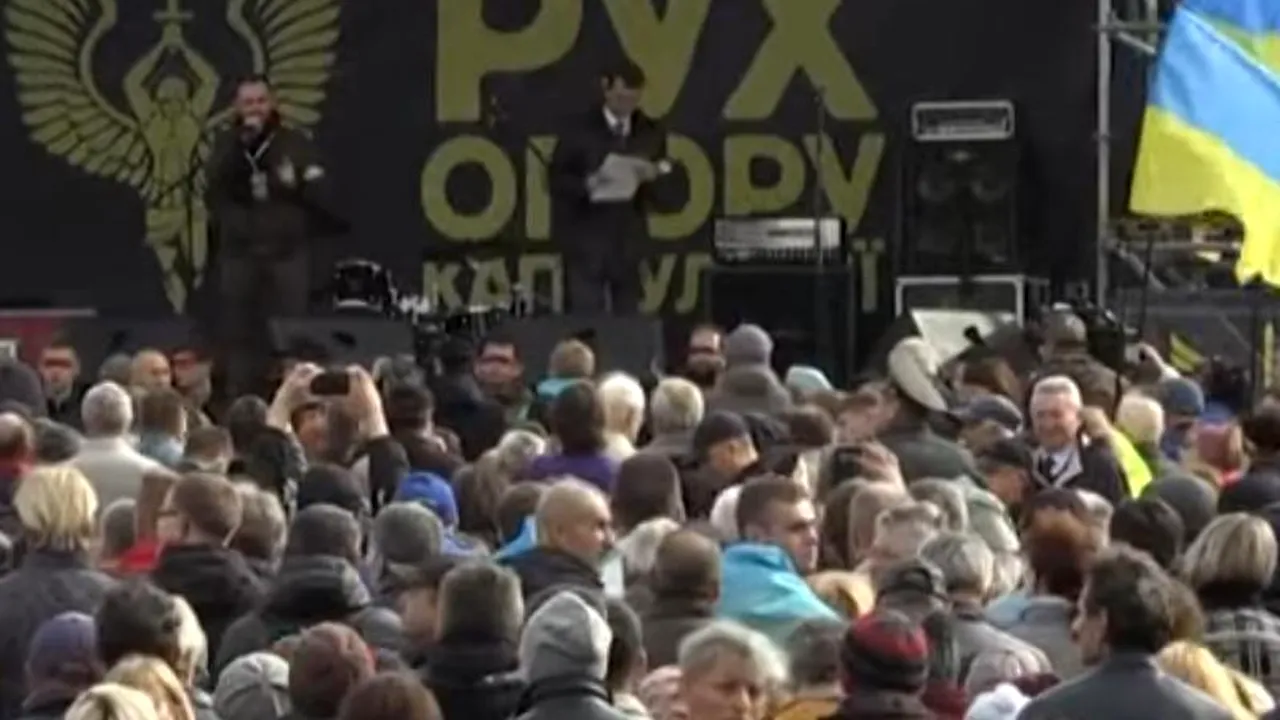 Mii de persoane au protestat la Kiev față de planul privind autonomia estului Ucrainei