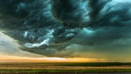 ANM, cod portocaliu de vreme SEVERĂ în 15 județe, în următoarele ore