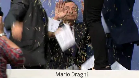 Protest în interiorul Băncii Centrale Europene. O femeie s-a urcat pe pupitru și a făcut un gest neașteptat