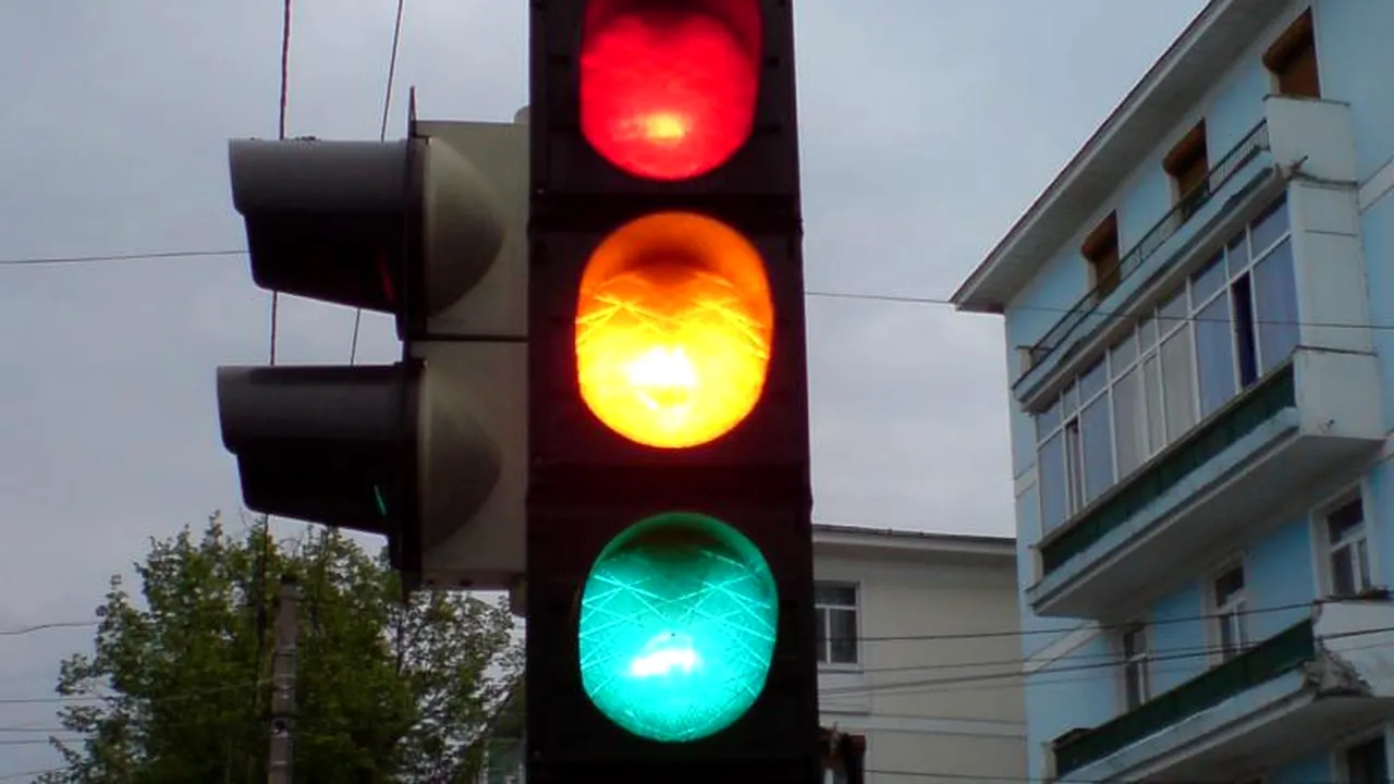 Nebunie în trafic la Timișoara. Semafoare nefuncționale după ce un șofer a lovit o cutie care monitorizează traficul