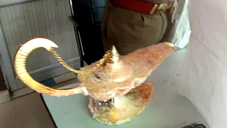 Doi bărbați din India i-au vândut unui doctor Lampa lui Aladin, cu 93.000 de dolari. Ce a făcut medicul când a văzut că aceasta nu funcționează