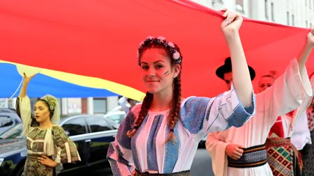 VIDEO | Ceremonie de Ziua Drapelului Național. Klaus Iohannis: „Tricolorul reprezintă un liant puternic între prezent, trecut și viitor”