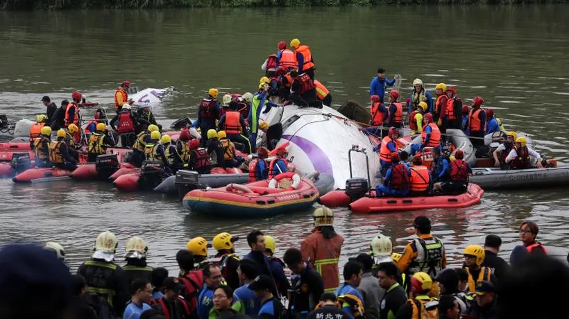 Echipele de salvare continuă căutarea a 12 persoane date dispărute după accidentul din Taiwan 
