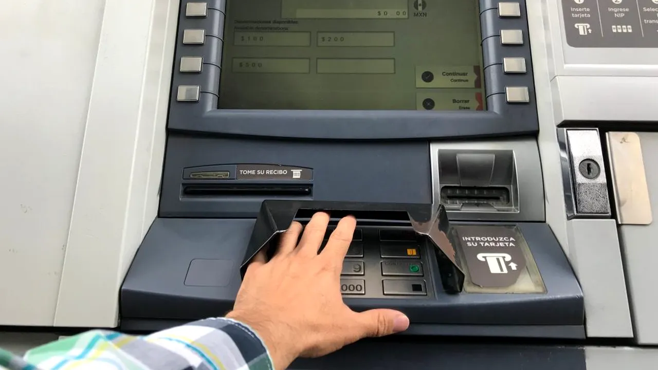 Conturile bancare ale unor cetățeni români, blocate de Mexic! Indivizii făceau parte dintr-o amplă rețea infracțională care opera la Cancun