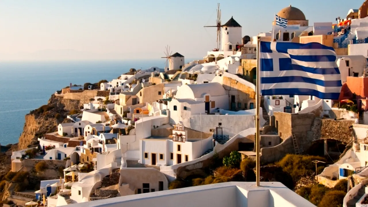 Veniturile din turism ale Greciei au scăzut. Cât cheltuie românii care-și fac vacanța în statul elen
