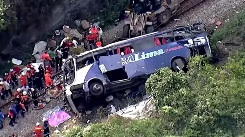 Cel puțin 16 persoane au murit în Brazilia, după ce autocarul în care se aflau a căzut de pe un viaduct înalt de 20 de metri (VIDEO)