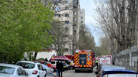 INCENDIU într-un bloc din Capitală. 50 de persoane au fost evacuate. Două persoane sunt transportate la spital