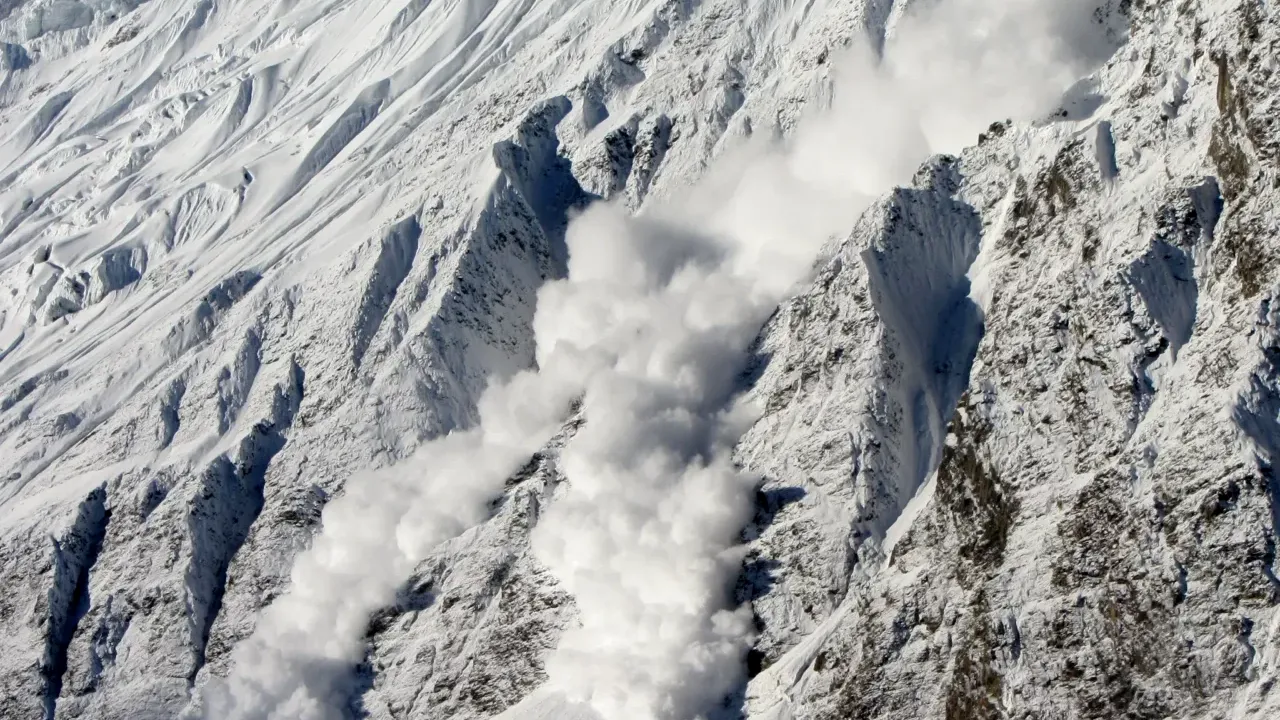 ALERTĂ de la ANM: RISC mare de AVALANȘĂ în acest weekend în Munții Făgăraș!