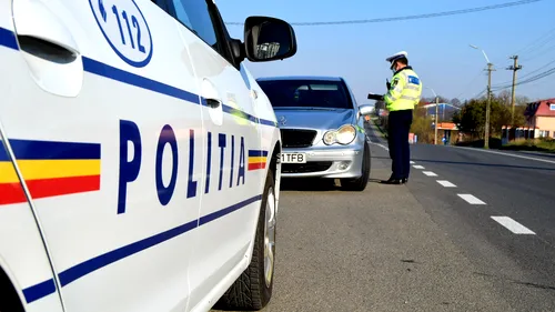 Şofer beat şi fără permis, oprit cu focuri de armă de către poliţişti în Argeș