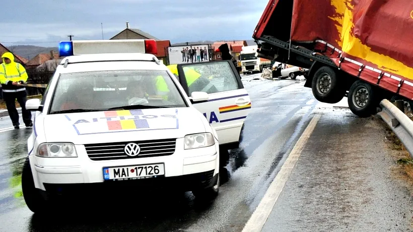 TIR răsturnat pe Autostrada București-Pitești. Traficul a fost deviat