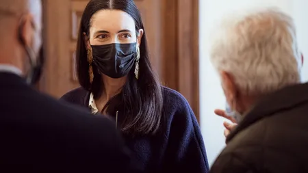 Egis România, firma pe care a condus-o Clotilde Armand până în 2019, este abonată la contracte de zeci de milioane de euro cu statul