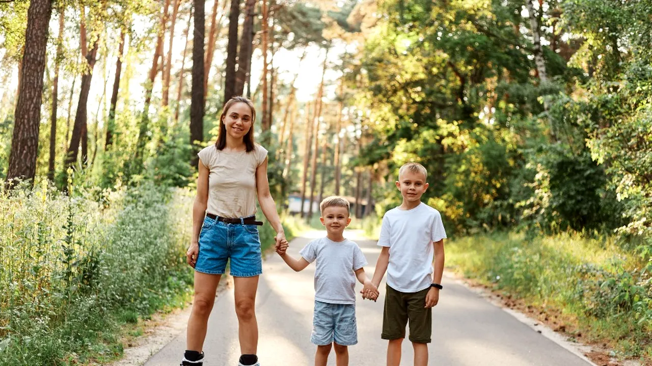(P) 7 activități fizice și sportive pe care le poți practica împreună cu copiii în această primăvară