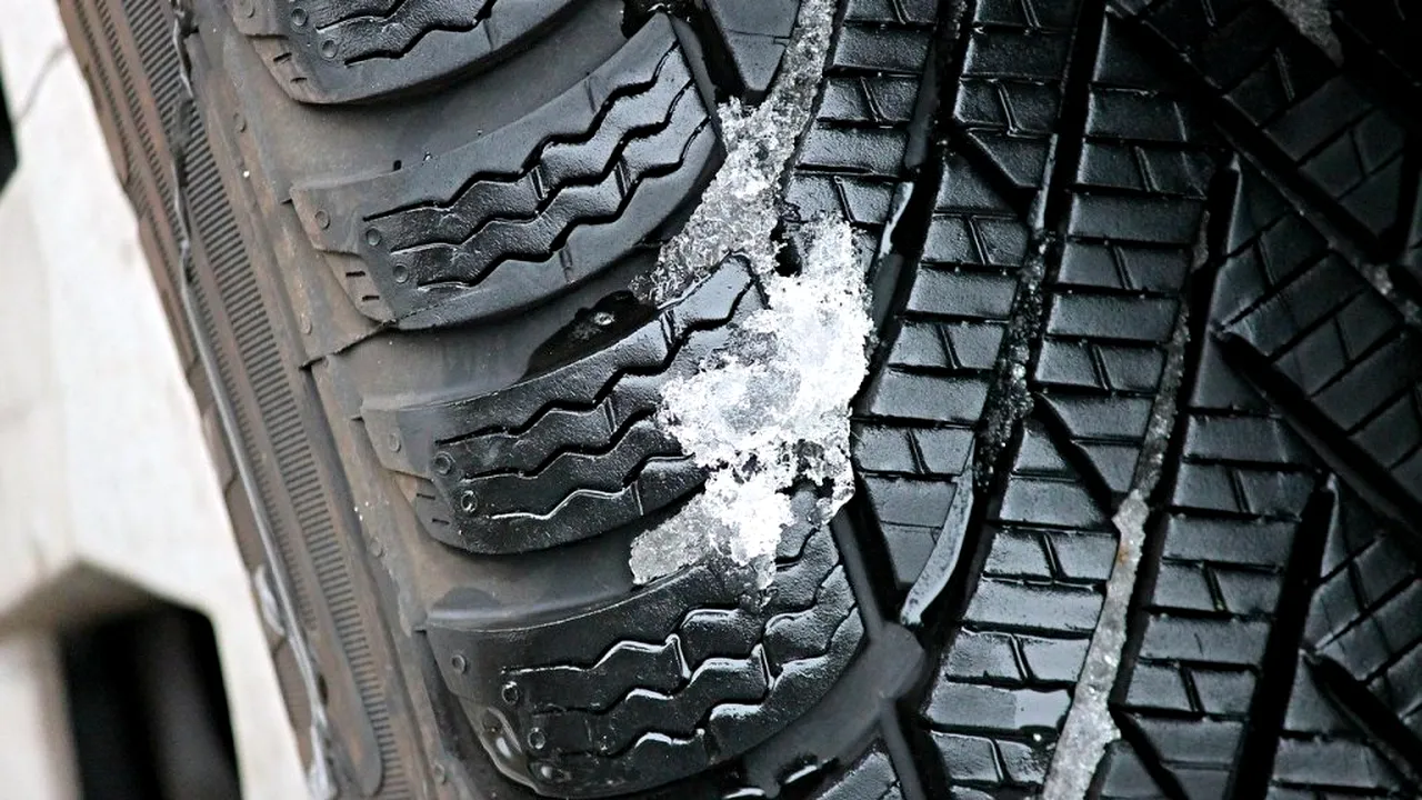 Atenție, șoferi! Puteți fi amendați cu 2.900 de lei chiar dacă aveți toate actele în regulă. Capcana ascunsă din mașină